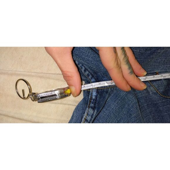 LEVI SIGNATURE JUNIORS SIZE 7 MEDIUM WASH JUNIORS LOW RISE BOOTCUT SLIM FIT - Picture 4 of 6